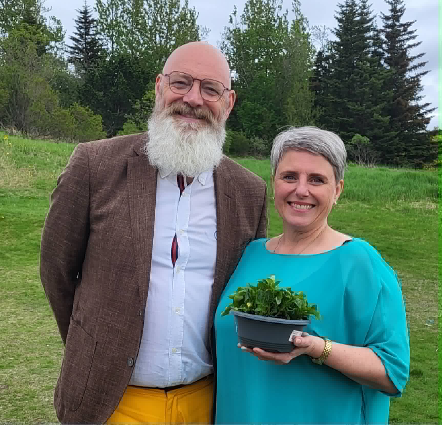 Felix Bergsson og Berglind Björnsdóttir ánægð með úthlutunina.