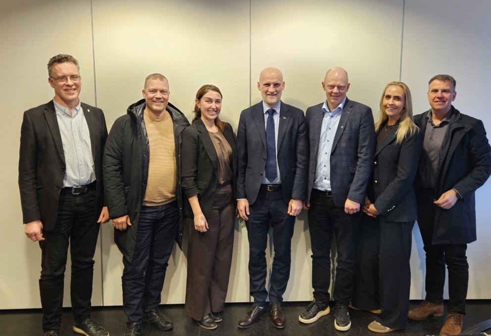 Stjórn SSNV ásamt framkvæmdastjóra og innviðaráðherra.