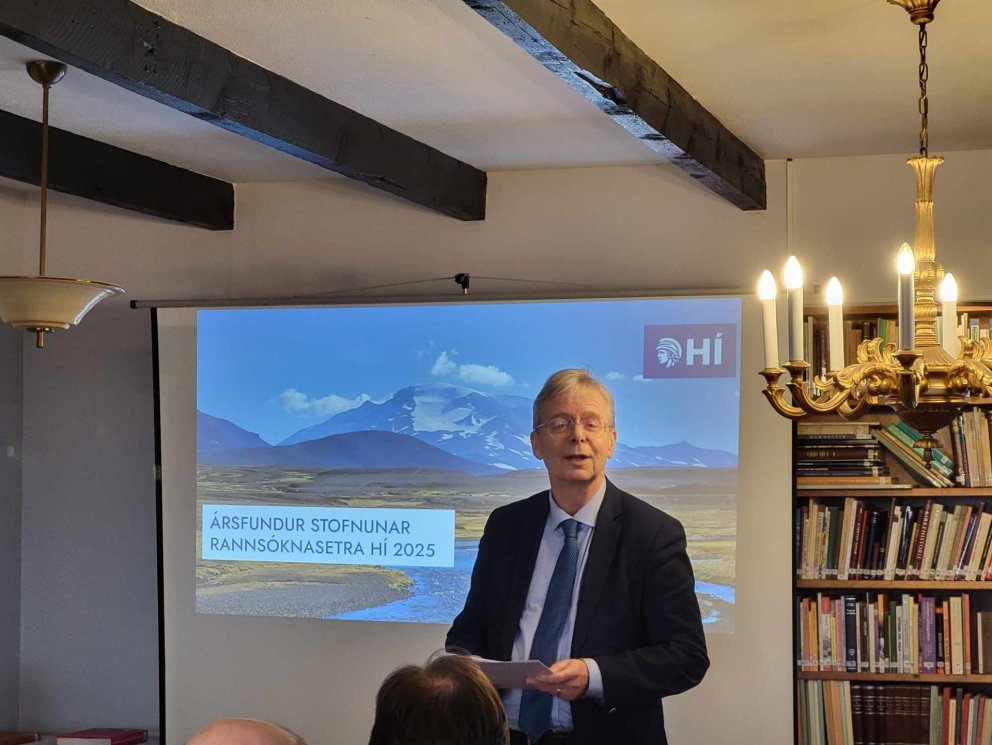 Dr. Jón Atli Benediktsson rektor HÍ flutti stutta tölu.