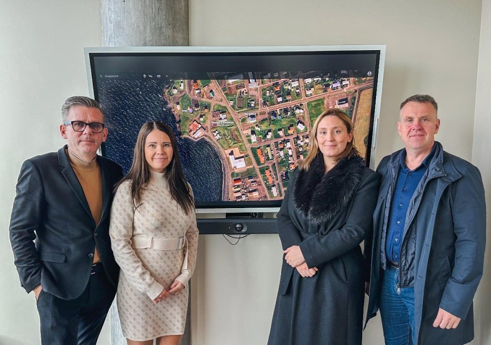 Frá vinstri: Tómas Ragnarz forstjóri Regus, Erna Karla Guðjónsdóttir framkvæmdastjóri Regus, Alexand…