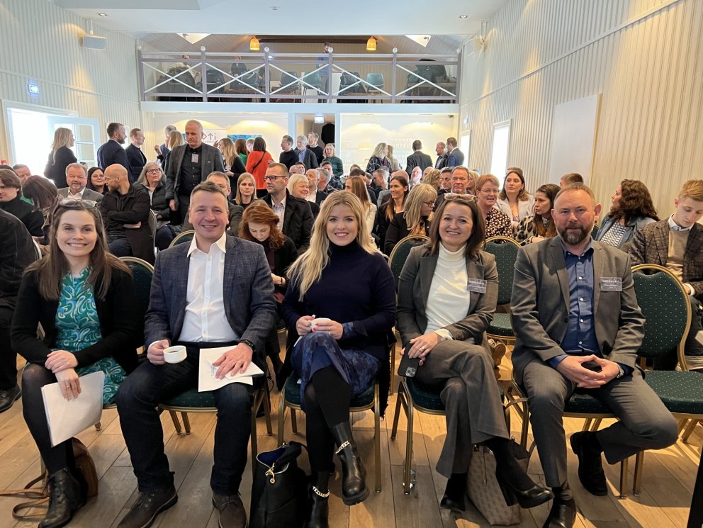 Á myndinni má sjá Katrínu Jakobsdóttur, forsætisráðherra, Guðlaug Þór Þórðarsson, umhverfis-, orku- …