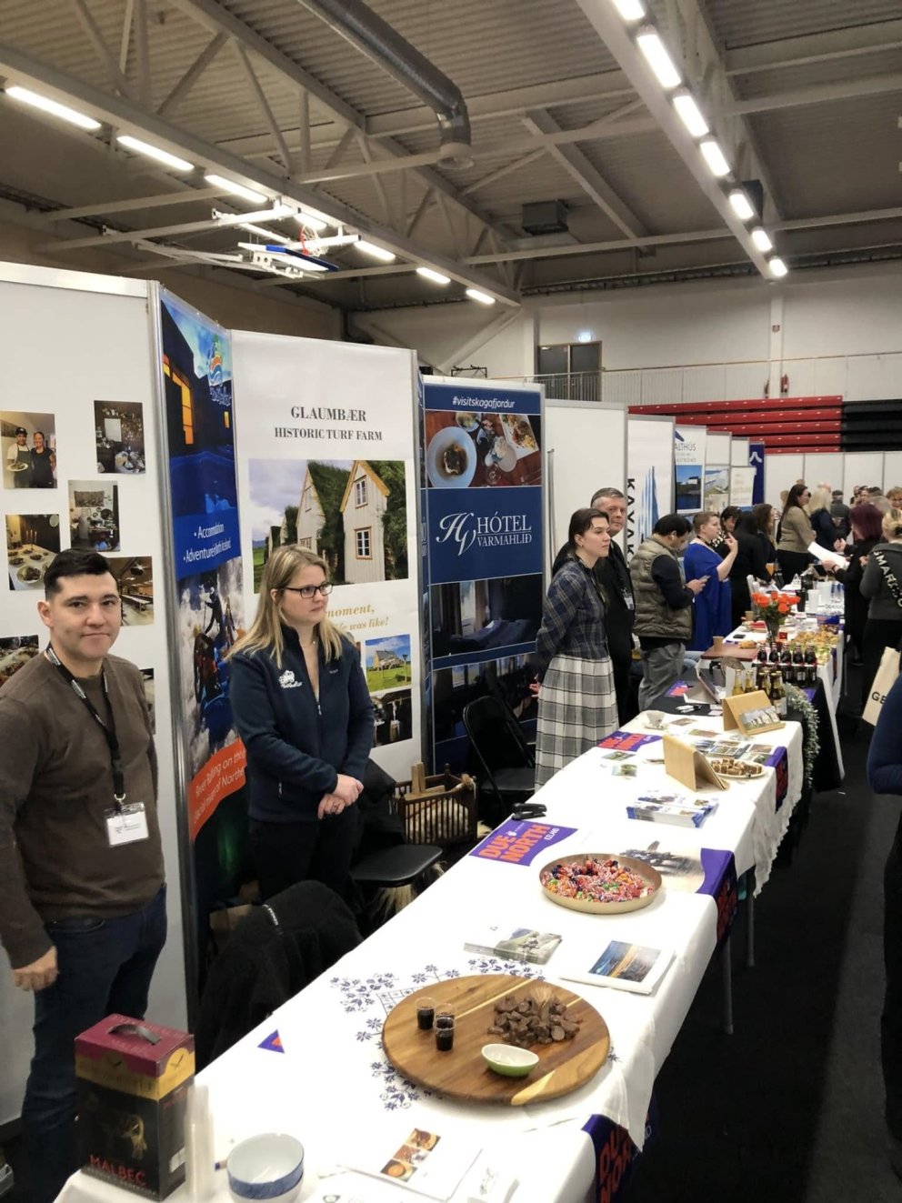 Mynd tekin á Mannamótum af nokkrum ferðaþjónustuaðilum frá Norðurlandi vestra