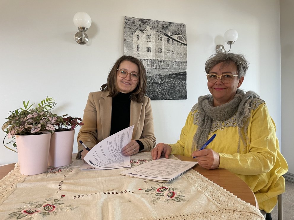 Á myndinni má sjá  Unni Valborgu Hilmarsdóttur framkvæmdstjóra SSNV og Elsu Arnardóttur framkvæmdast…