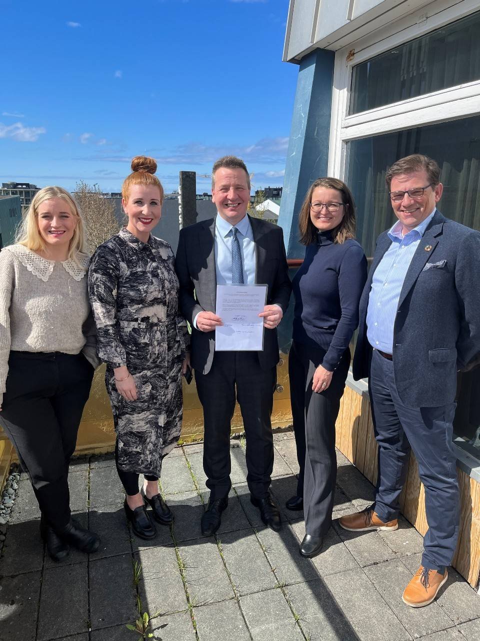 Fulltrúar SSNV, SSNE og Eims ásamt Guðlaugi Þór Þórðarsyni við undirritun yfirlýsingarinnar.