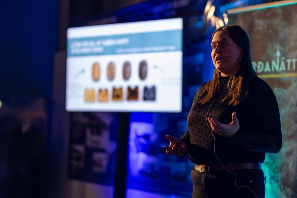 Vala kynnir kaffibrennslu í Skagafirði á lokaviðburði Startup Storms í nóv. 2023